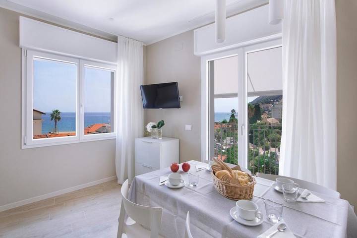Appart’hôtel pour 3 personnes, avec Terrasse à Laigueglia