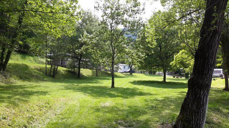 Camping pour 3 personnes, avec piscine ainsi que jacuzzi et jardin dans les Gorges du Tarn - 4