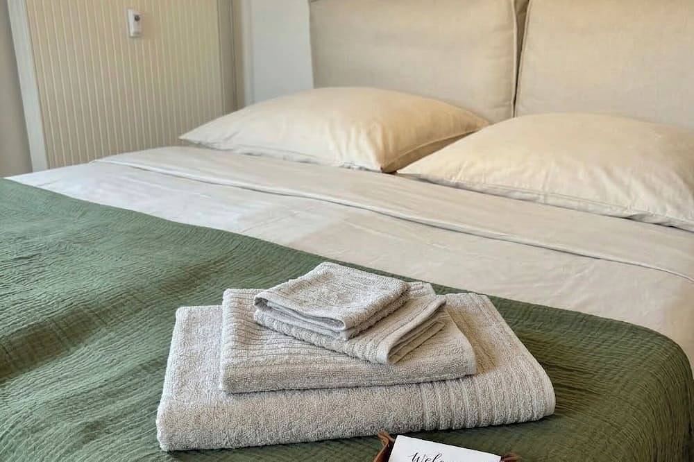 Ganze Wohnung, Modernes Studio mit Balkon & Seeblick am Biggesee in Olpe, Biggesee