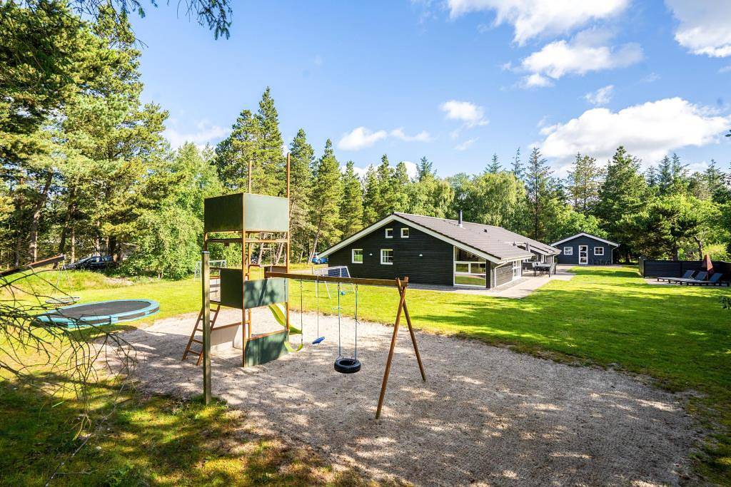 Well-maintained holiday home with pool, sauna and hot tub for 12 people in Ho in Ho, Varde e dintorni