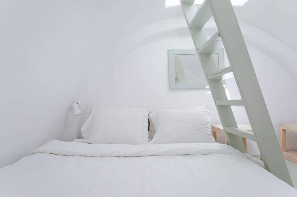 Armeni Beach Nest - with private boat service! in Oia, Santorin