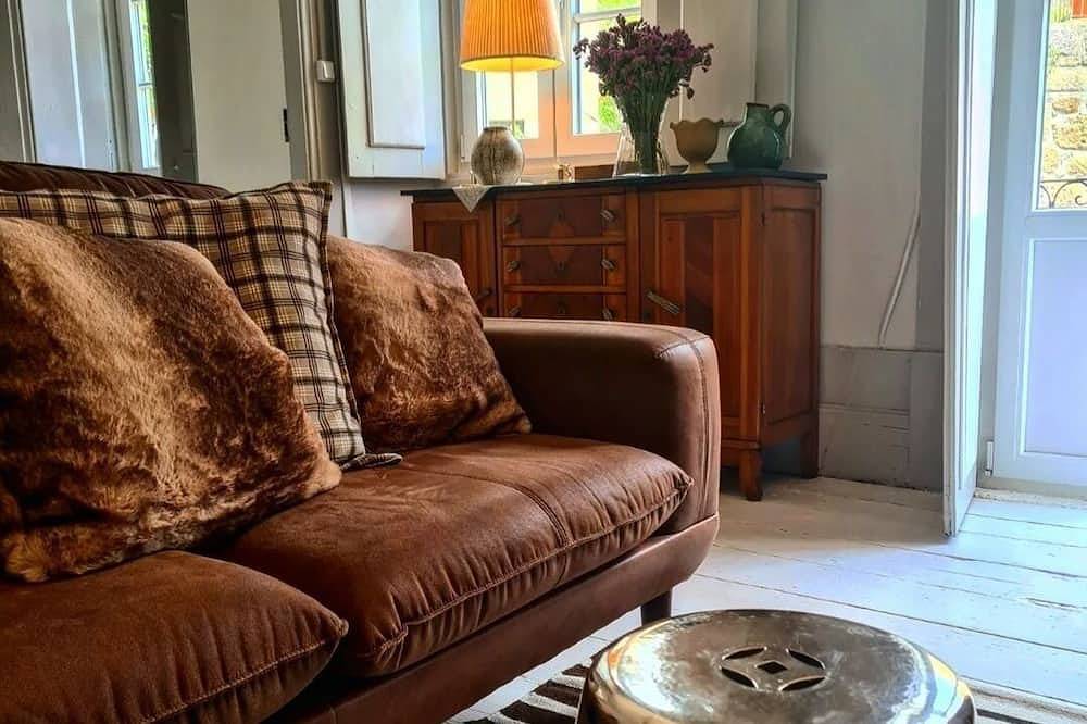 Entire house overlooking Douro River in Campo e Sobrado, Distrito de Porto
