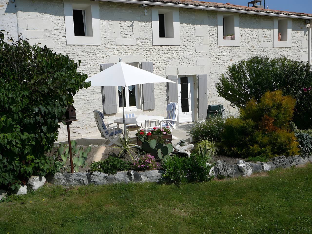 Gîte Les Hauts De L'estuaire con terraza privada, jardín privado y Wi-Fi in Boutenac-Touvent, Saintes region