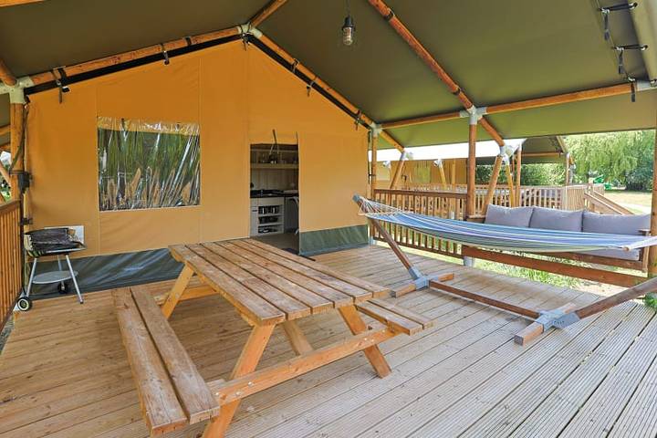 Tente pour 7 personnes, avec terrasse et balcon/terrasse en Dordogne - 3