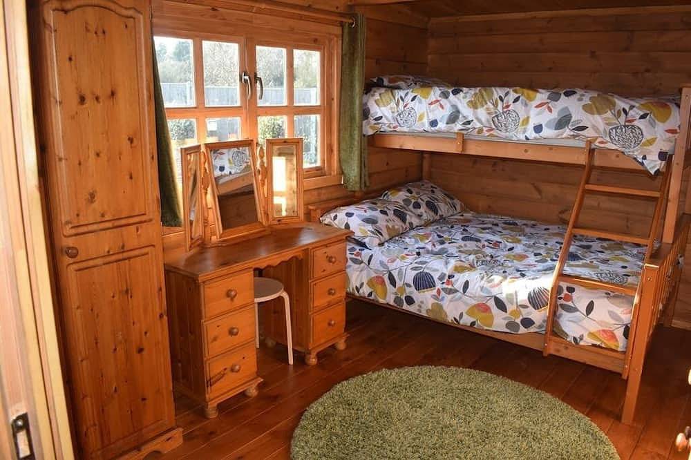 'Oak Lodge' Littlebourne, Canterbury (hot tub) in Kent