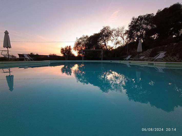 Agriturismo per 4 persone, con Balcone/Terrazza e Terrazza nonché Giardino e Piscina in Capo Vaticano