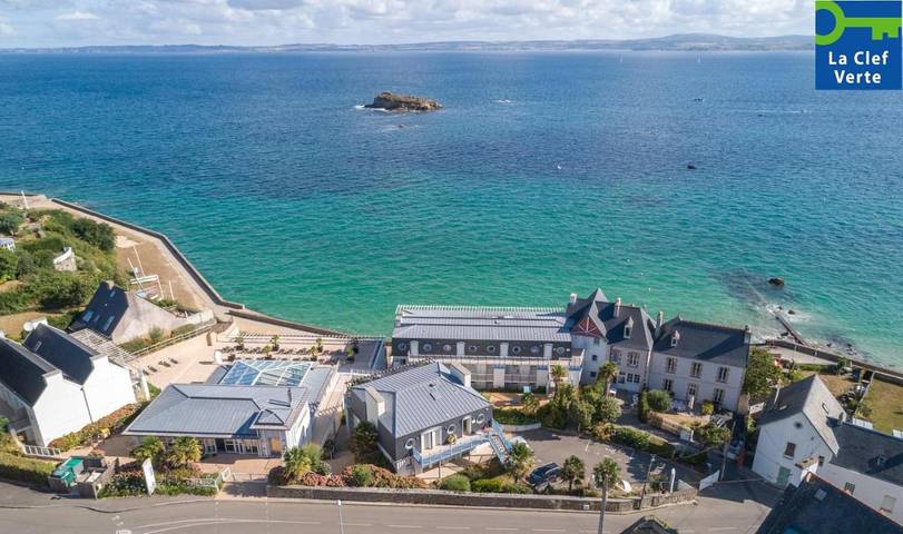 Appart’hôtel pour 4 personnes, avec Balcon et Terrasse ainsi que Jardin et Piscine
