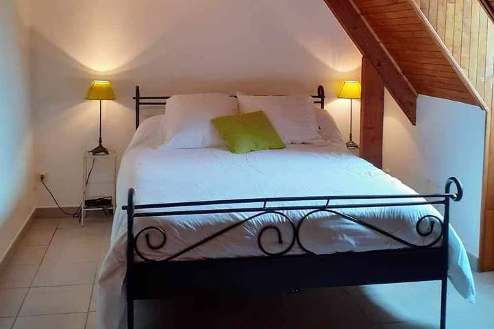 Location de vacances pour 14 personnes, avec terrasse et jardin, animaux acceptés à Plazac - 4