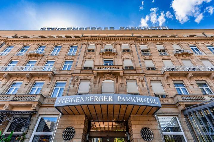 Hotel, mit Balkon und Terrasse sowie Sauna und Seeblick in Düsseldorf und Umgebung