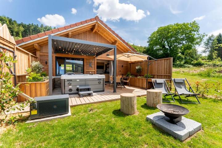 Gîte pour 2 personnes, avec Terrasse et Jacuzzi ainsi que Jardin et Vue