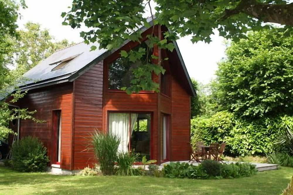 Charming wooden house in Rédené, Quimper region