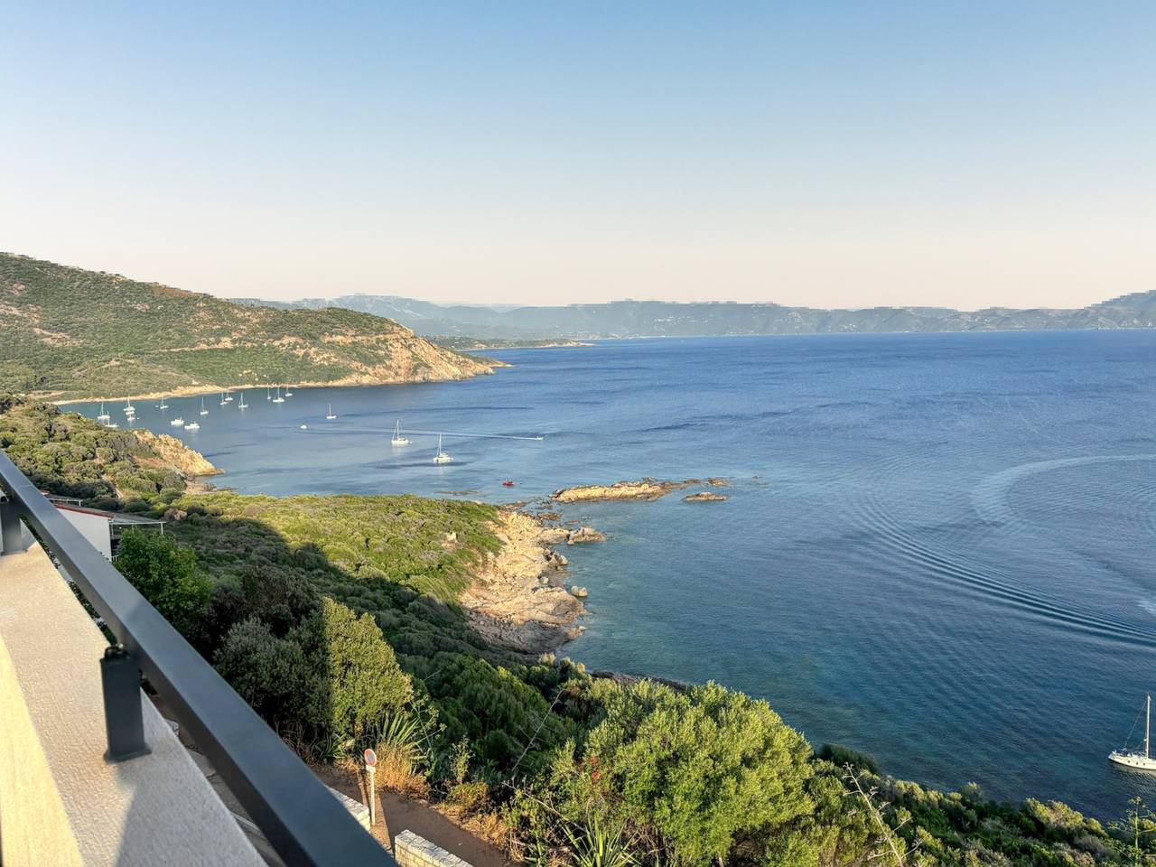 Apartamento entero, Apartamento espacioso en Cargèse con terraza con vistas al mar in Cargèse, Parc naturel régional de Corse