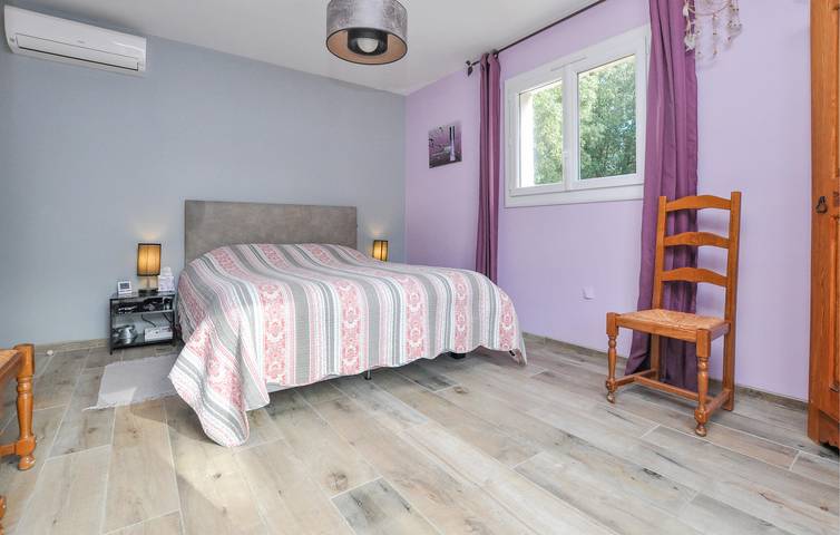Charming Apartment with Pool and Garden, near L'Issole River in Besse-sur-Issole, Brignoles region