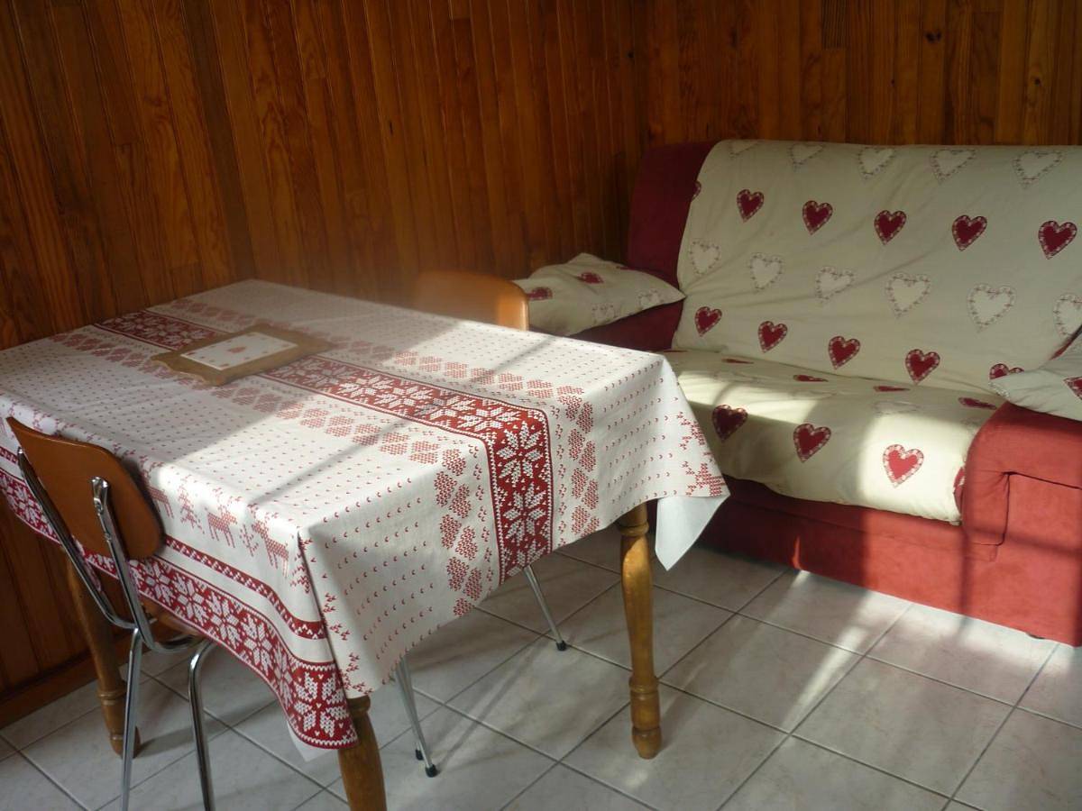 Appartement entier, One-Bedroom Apartment in Vic-sur-Cère, Région d'Aurillac