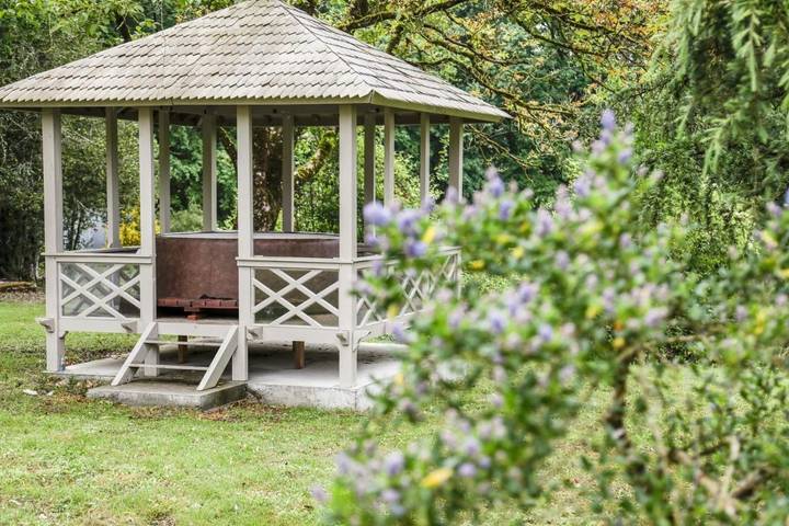 Location de vacances pour 13 personnes, avec Jacuzzi et Terrasse ainsi que Jardin et Piscine à Continvoir - 2