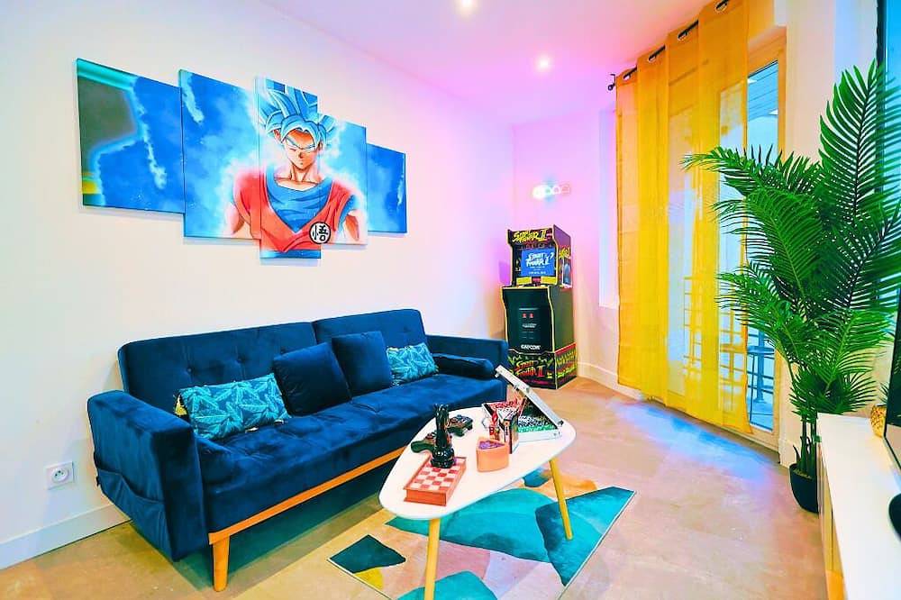 Entire apartment, L'Aventure - Arcade kiosk - Billiards - Retrogaming - Netflix - Chateaucreux train station in Saint-Étienne, Loire