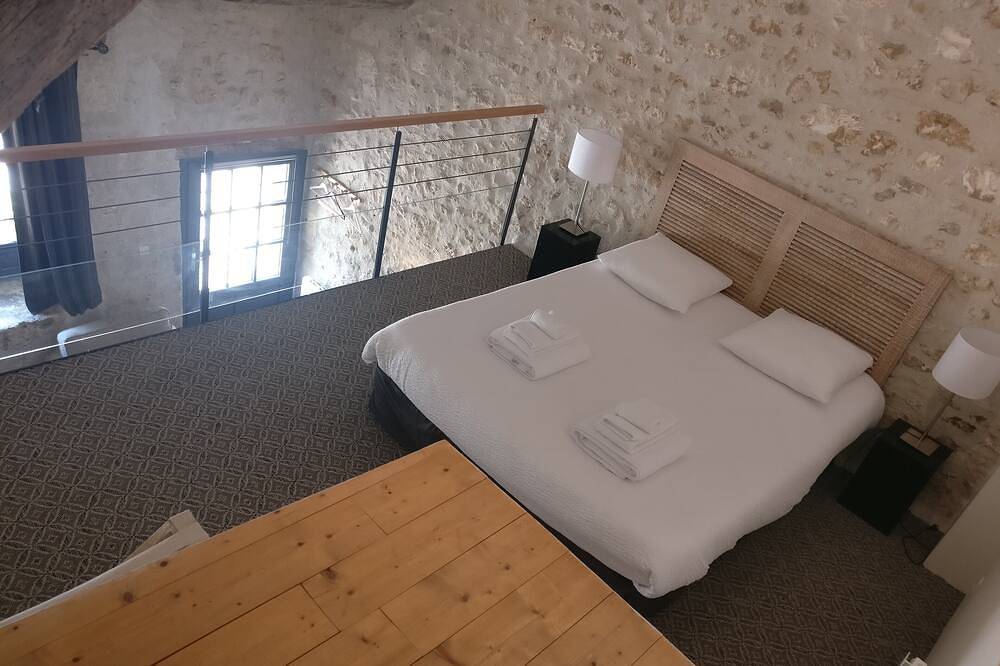 Chic, loft avec gîte accès a la piscine chauffe, idéal pour travail ou cocooning in Soyaux, Charente