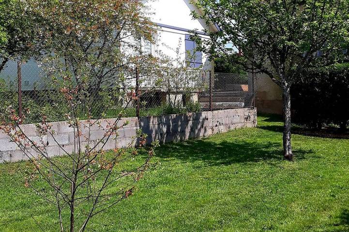 Detached house at the foot of the Baye pond and the Canal du Nivernais in Bazolles, Nièvre