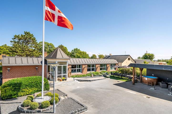 Ferienhaus für 22 Personen, mit Whirlpool und Garten sowie Terrasse in Fur