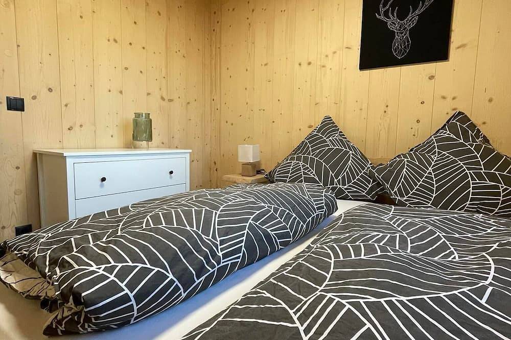 Cozy chalet in the Palatinate Forest with sauna and hot tub in Rhineland-Palatinate in Thaleischweiler-Fröschen, Landkreis Südwestpfalz