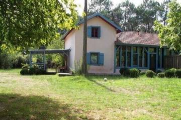 Cottage pour 9 personnes, avec terrasse et jardin à Magescq
