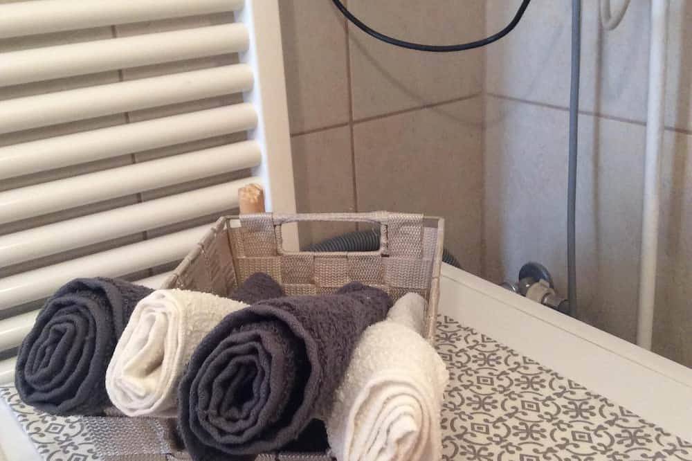 Entire apartment, Awesome loc'n by Operahouse, charming Apartment, Lux on budget in Budapest, Central Hungary