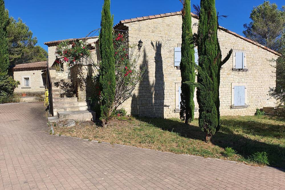 Entire apartment, Gîte-Apartment Half-Floor-Jacinthe in Lauris, Parc naturel régional du Luberon