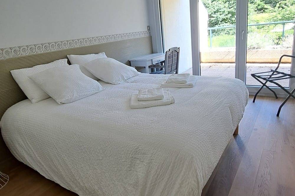 Entire apartment, Léman art de Vivre, Appartement Bord du lac Léman, Accès Direct à la Plage in Anthy-sur-Léman, Thonon-les-Bains region