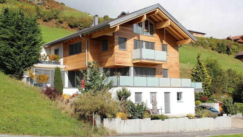 Ferienwohnung für 4 Personen, mit Ausblick und Garten in Bartholomäberg