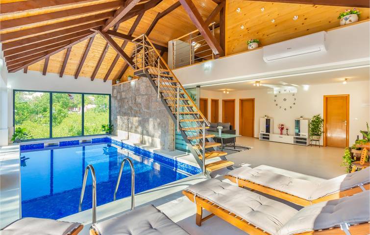 Gemütliche 156 m² große Wohnung mit Pool und Terrasse, in der Nähe von Fluss und See in Makarska Riviera