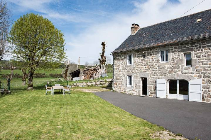 Gîte pour 4 personnes, avec Balcon et Terrasse ainsi que Jardin et Vue dans Lozère - 4