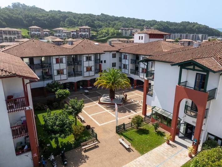 Parc de vacances pour 4 personnes, avec jacuzzi ainsi que piscine et jardin au Pays basque - 3