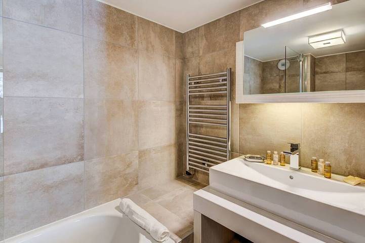 Apartamento entero, Apartamento moderno con aparcamiento cerca de pistas en Courchevel Village in Saint-Bon-Tarentaise, Massif de la Vanoise