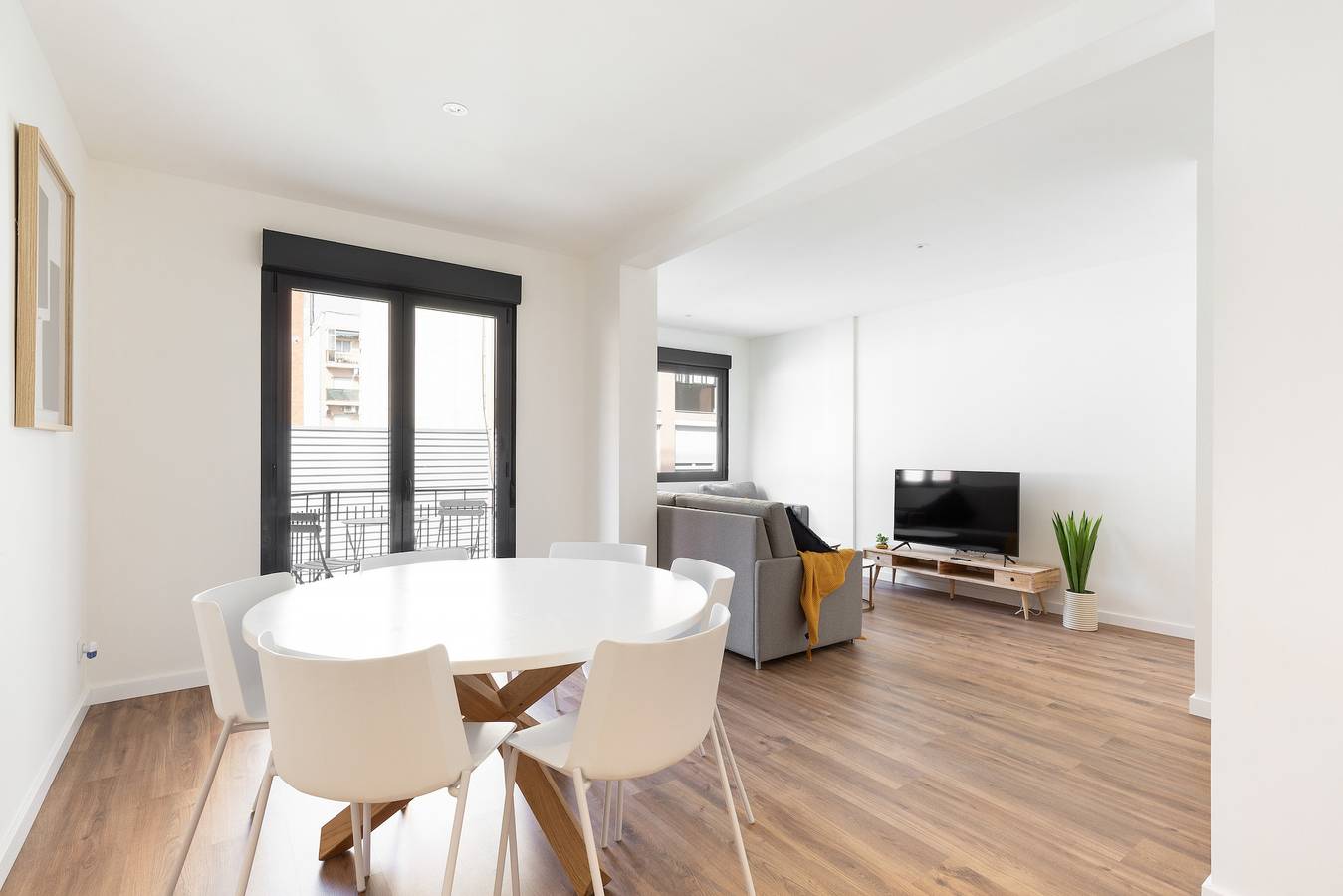 Apartamento entero, Apartamento de vacaciones para 8 personas con balcón/terraza in Hospitalet de Llobregat, Barcelonés
