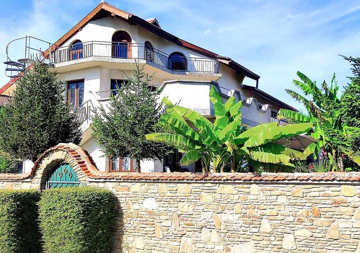 Villa pour 10 personnes, avec piscine ainsi que vue et jardin, adapté aux familles en Bulgarie