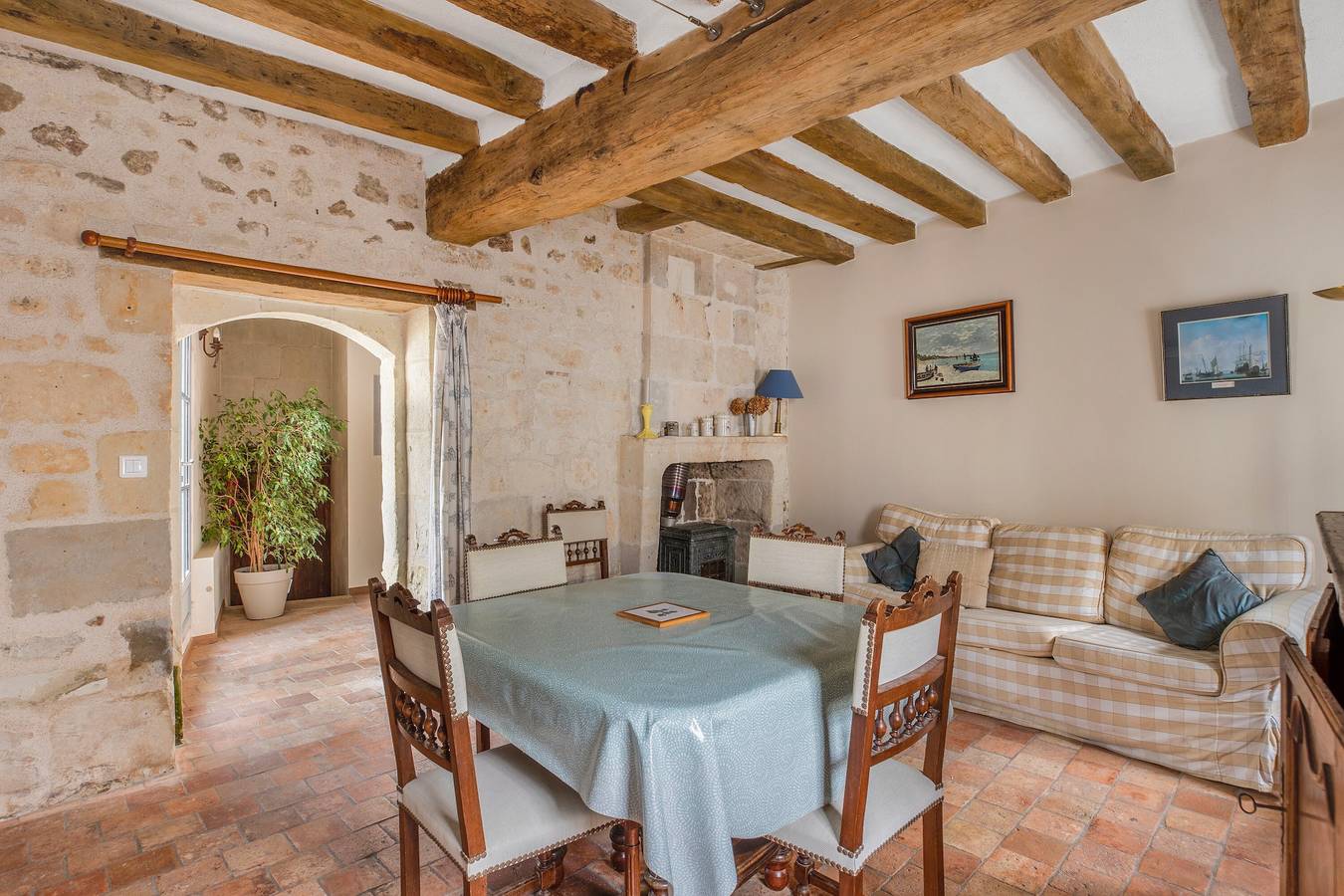 Ferienhaus 'Gîte De Varrains' mit privater Terrasse, Gemeinschaftsgarten und Wlan in Varrains, Loire-Tal