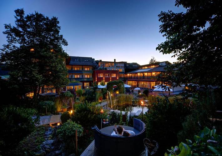 Hotel, mit Balkon und Whirlpool sowie Terrasse und Garten in Geiersthal - 3