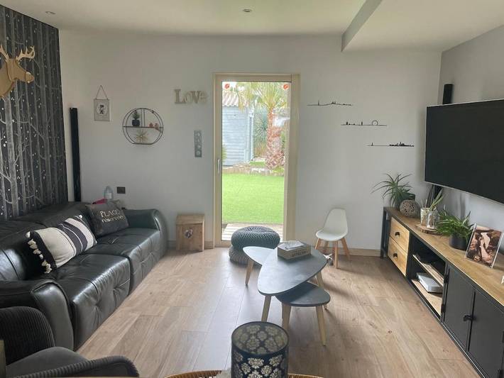 Gîte pour 8 personnes, avec piscine et terrasse à Fors