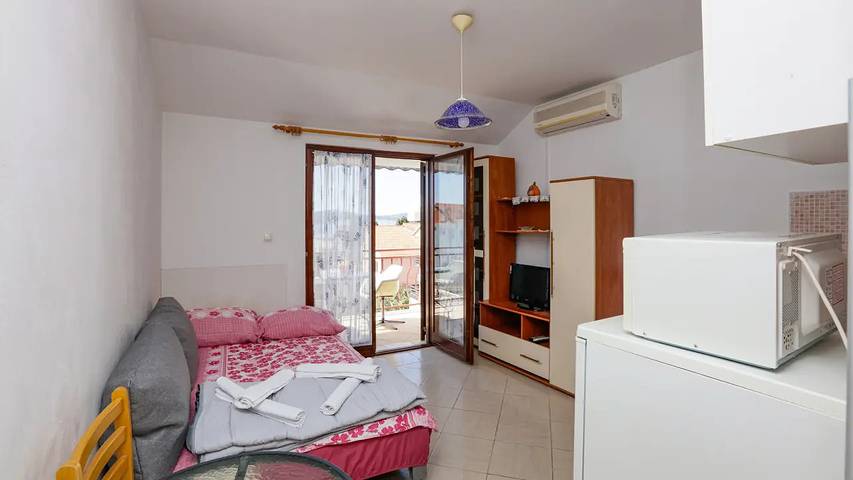 Studio für 2 Personen, mit Terrasse in Biograd na Moru - 2