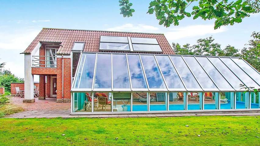 Ferienhaus für 7 Personen, mit Whirlpool und Terrasse sowie Pool
