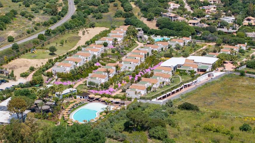 Appartamento per 4 persone, con Terrazza e Giardino nonché Piscina a Cala Sinzias