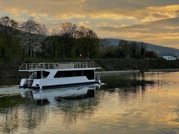 Boot für 4 Personen, mit Terrasse und Ausblick an der Mosel