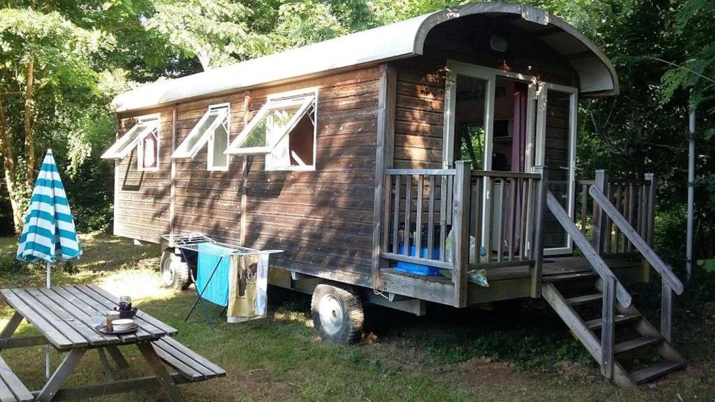 Camping 3 étoiles - Piscine - ccbeeih in Les Eyzies, Périgord Noir