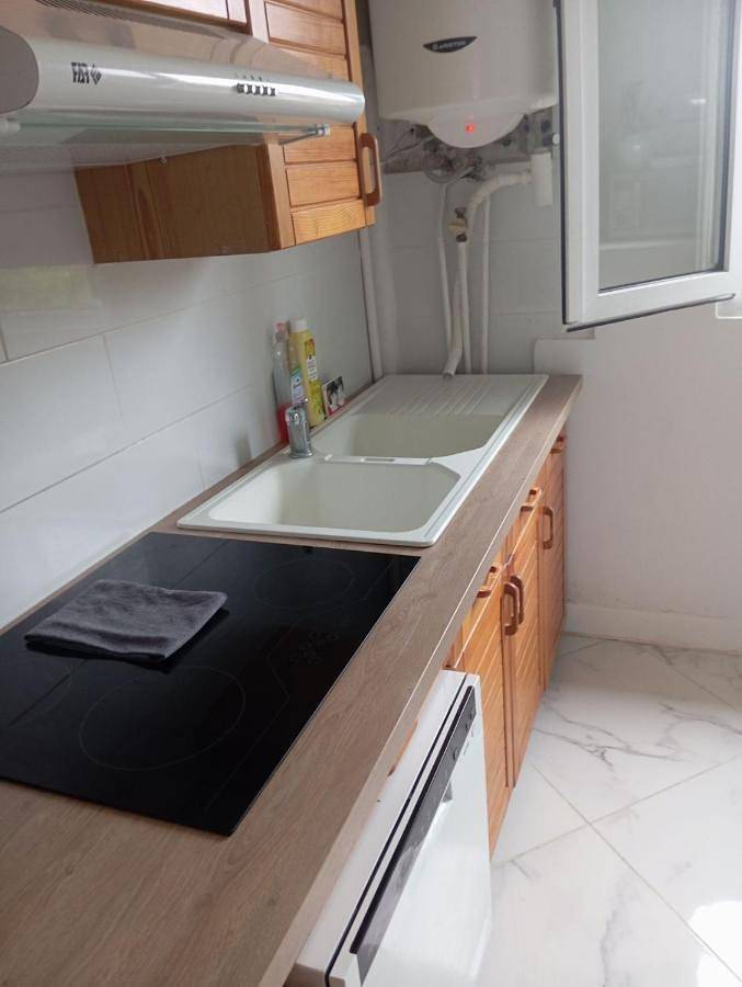 Gîte pour 4 personnes, avec balcon ainsi que vue et vue sur le lac, adapté aux familles à Beauvais - 4