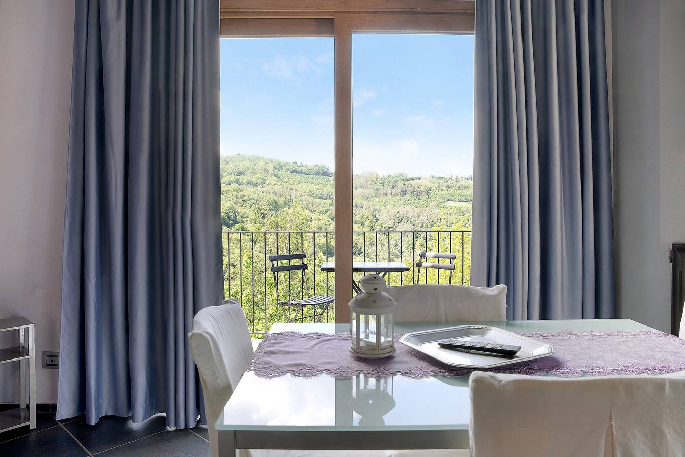 Ganze Wohnung, Ferienhaus 'La Corte di Langa Casa Ametista' mit Gemeinschaftspool und Wlan in Cerreto Langhe, Langhe