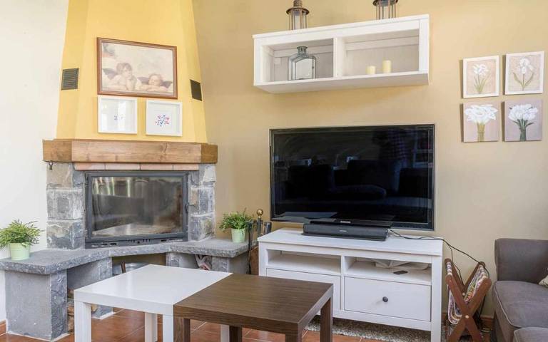 Casa rural para 7 personas, con vistas además de jardín y balcón en Valle del Aragón - 4