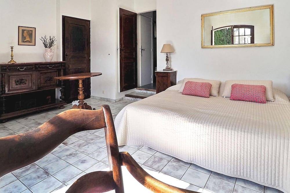 Lovely home in Saint-Martin-de-Crau in Saint-Martin-de-Crau, Arles region