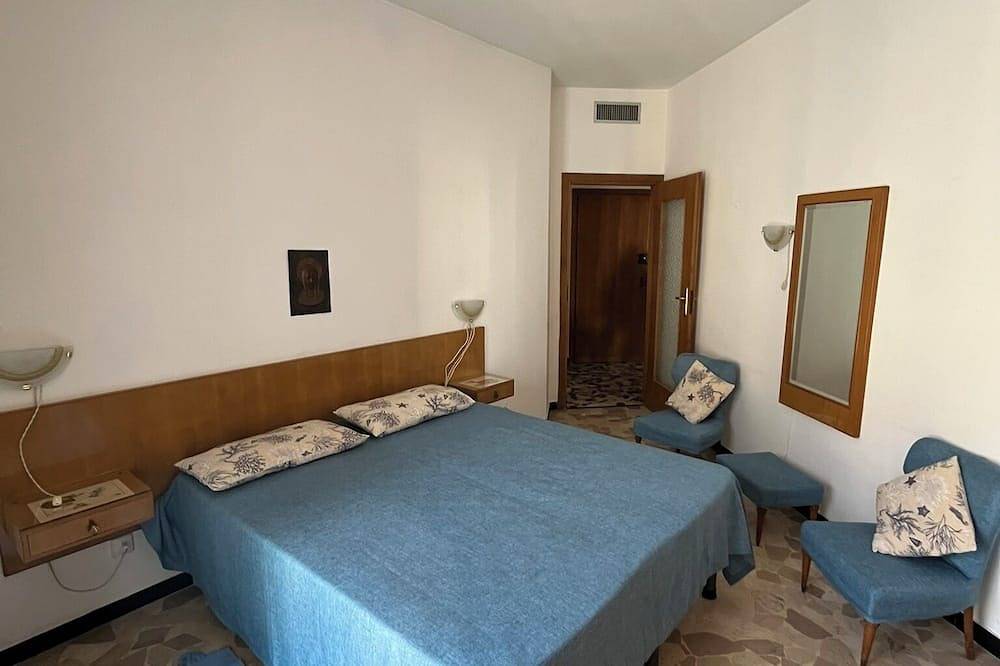Apartamento entero, Apartamento con vistas al mar y a las colinas de Liguria, a tiro de piedra del mar. in Diano Marina, Diano Marina Municipio