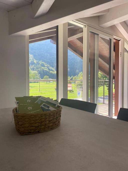 Appartamento per 4 persone, con Balcone e Giardino nonché Panorama a Pieve di Ledro