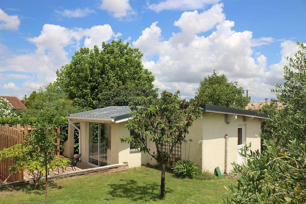 Joli T1 lumineux , au calme avec vue sur le jardin. Idéal pour les vacances. in Macao, Parc naturel régional du Médoc